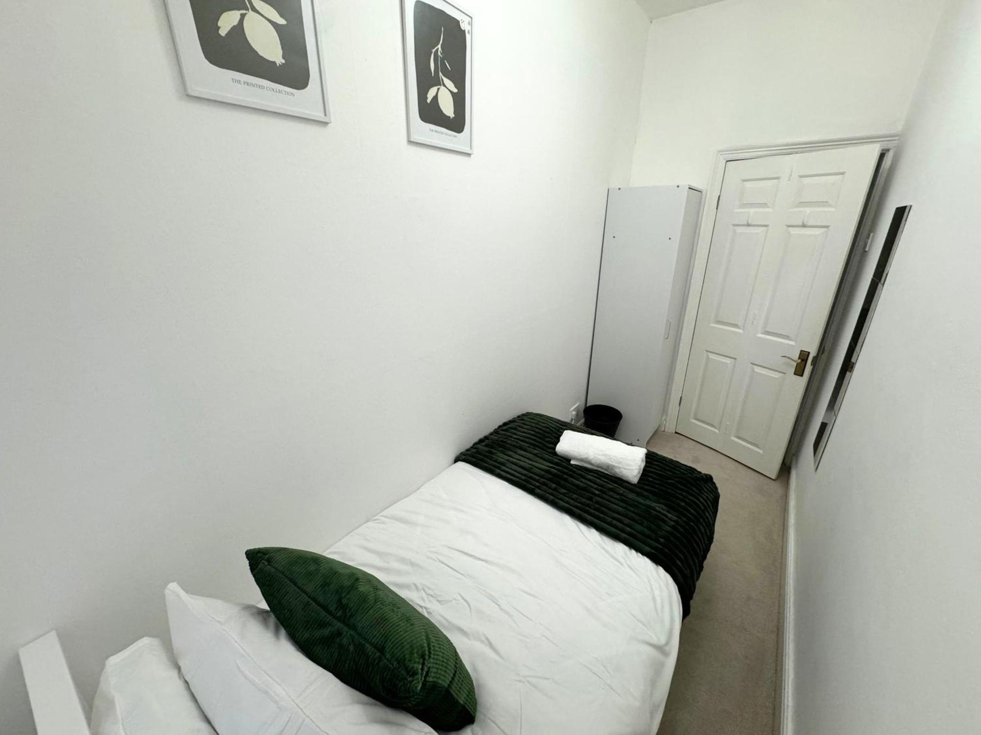 Holiday home Modern House Close To Etihad, Coop Live, Centre, Ideal For Groups, Families & Work, Free Parking