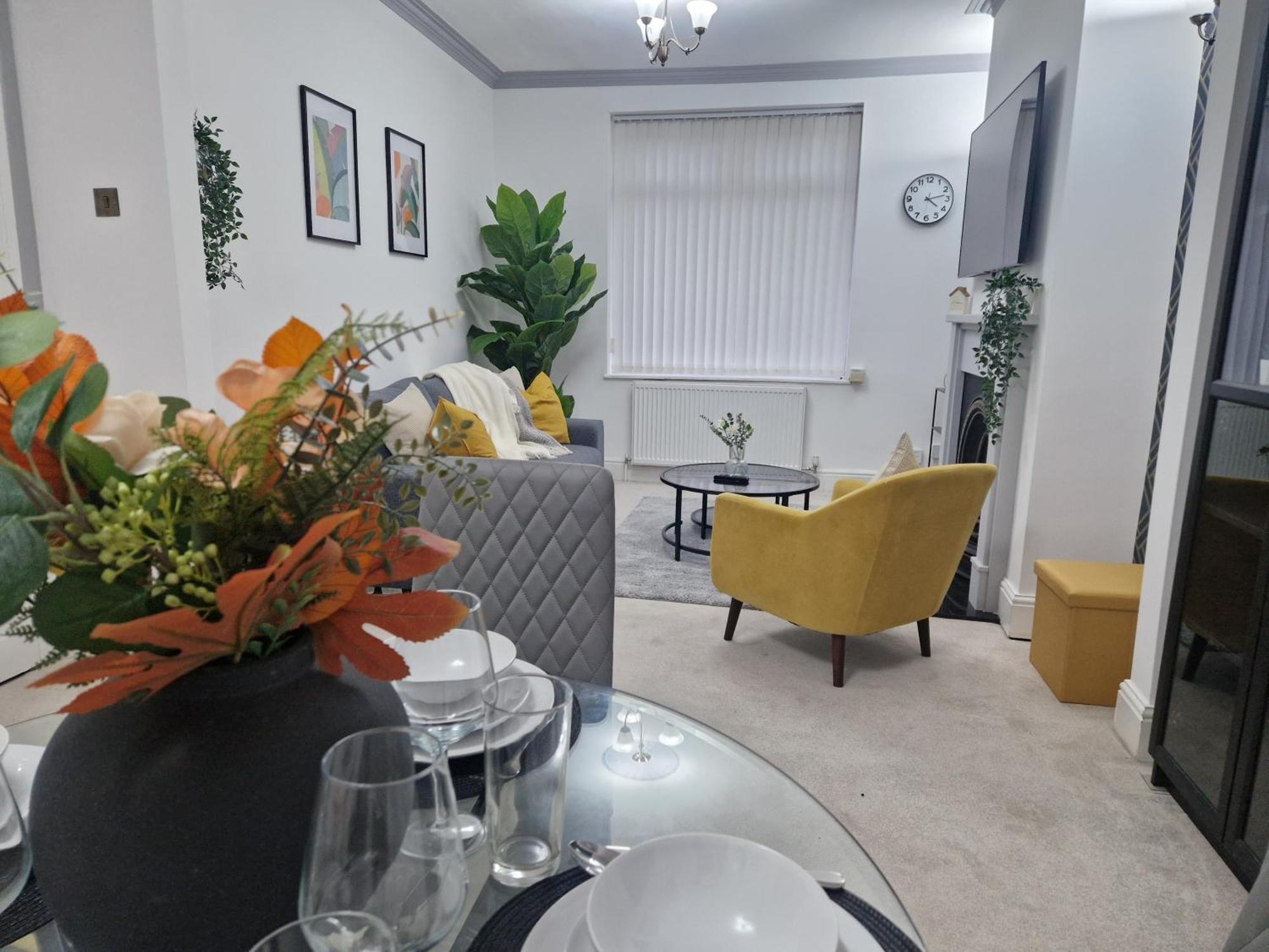 Modern House Close To Etihad, Coop Live, Centre, Ideal For Groups, Families & Work, Free Parking *