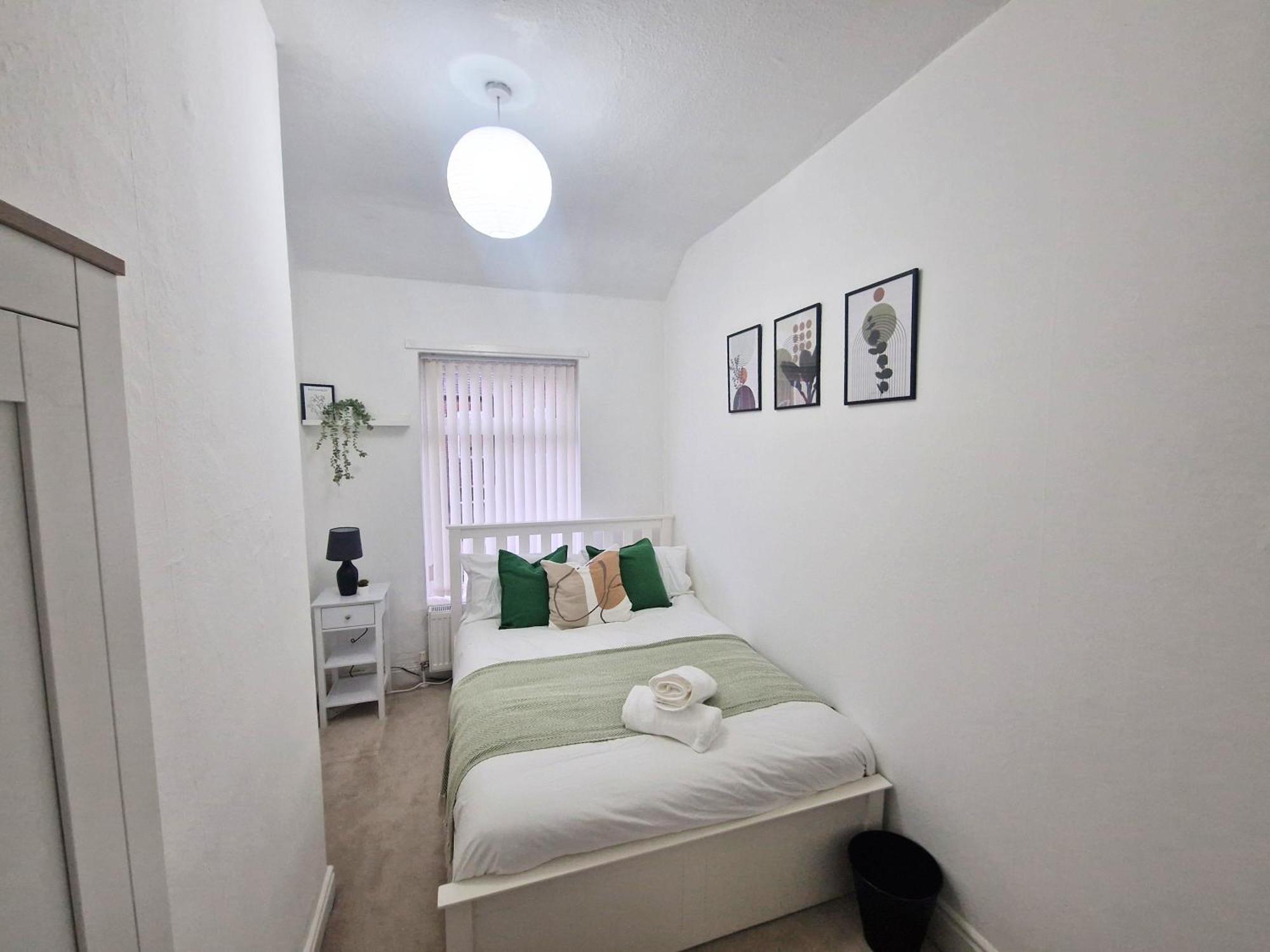 Modern House Close To Etihad, Coop Live, Centre, Ideal For Groups, Families & Work, Free Parking *