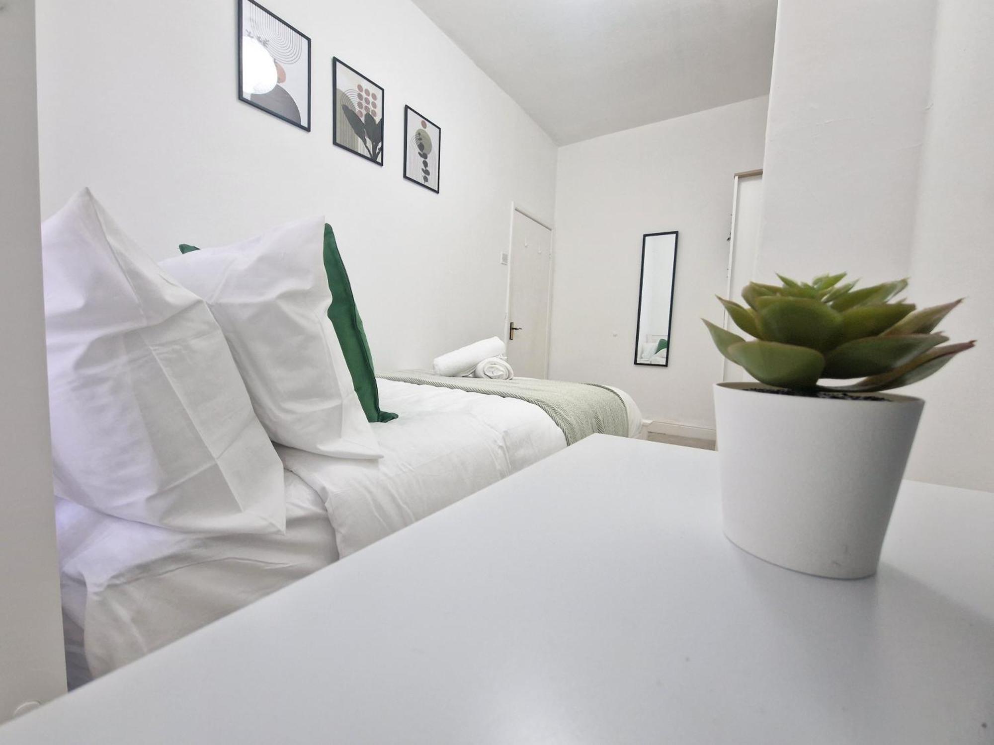 Holiday home Modern House Close To Etihad, Coop Live, Centre, Ideal For Groups, Families & Work, Free Parking