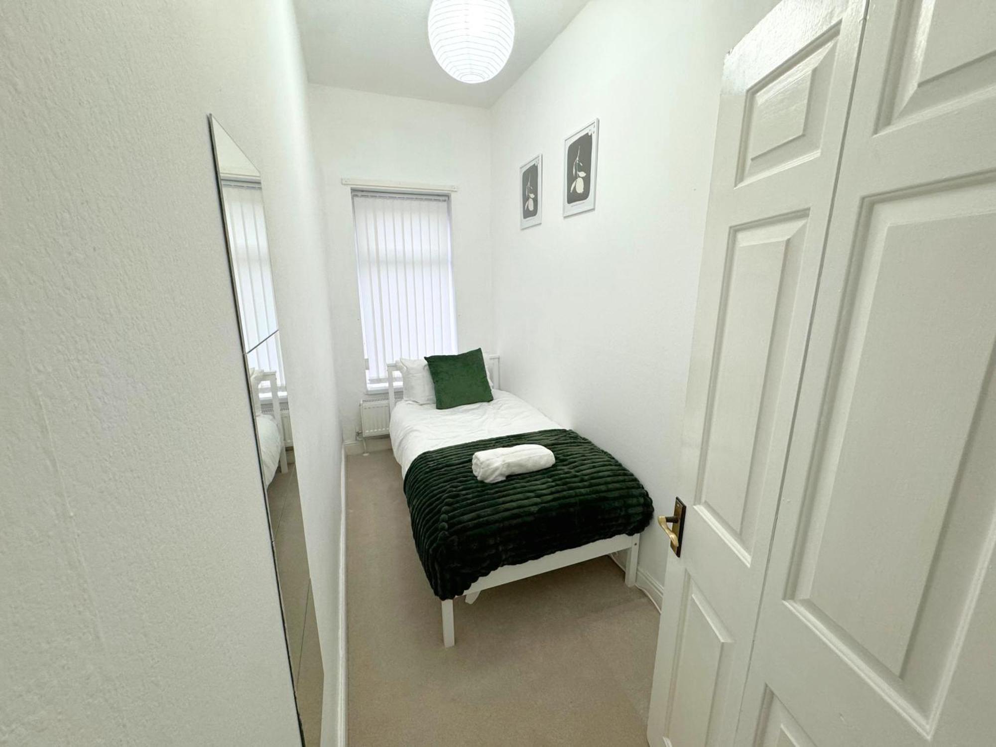 Holiday home Modern House Close To Etihad, Coop Live, Centre, Ideal For Groups, Families & Work, Free Parking *